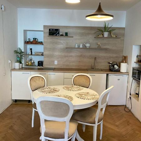 Valentina'S Apartment In City Center Braşov Extérieur photo