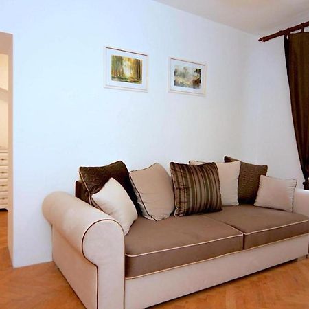 Valentina'S Apartment In City Center Braşov Extérieur photo