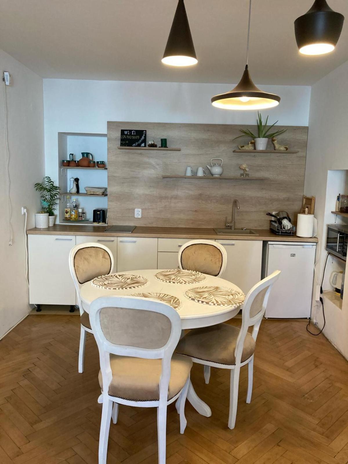 Valentina'S Apartment In City Center Braşov Extérieur photo