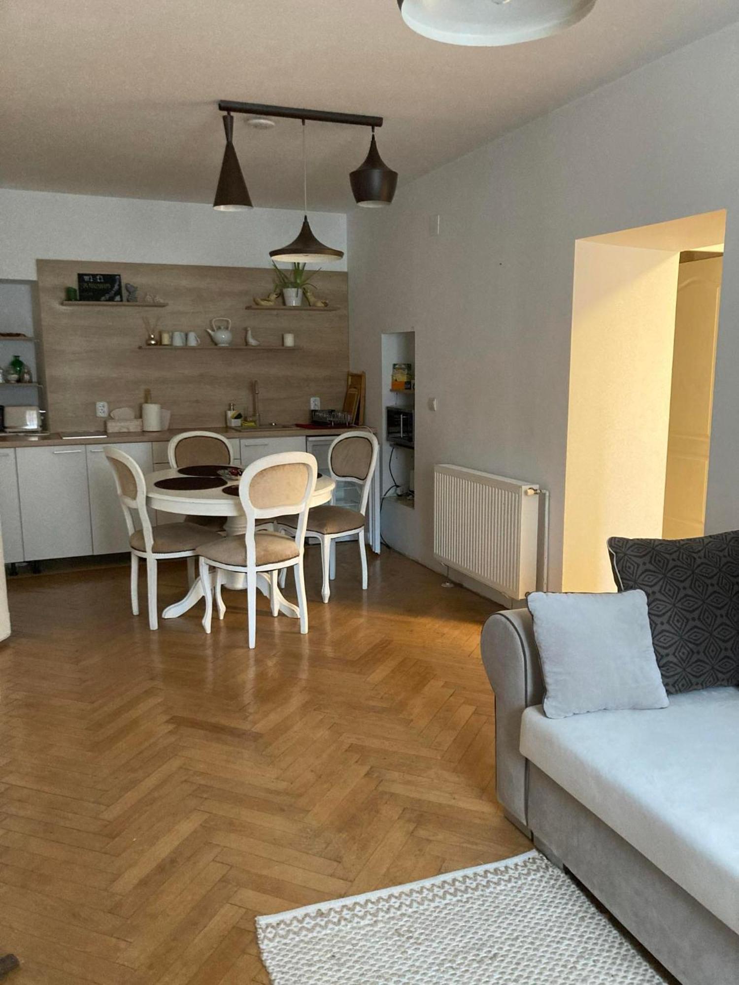 Valentina'S Apartment In City Center Braşov Extérieur photo