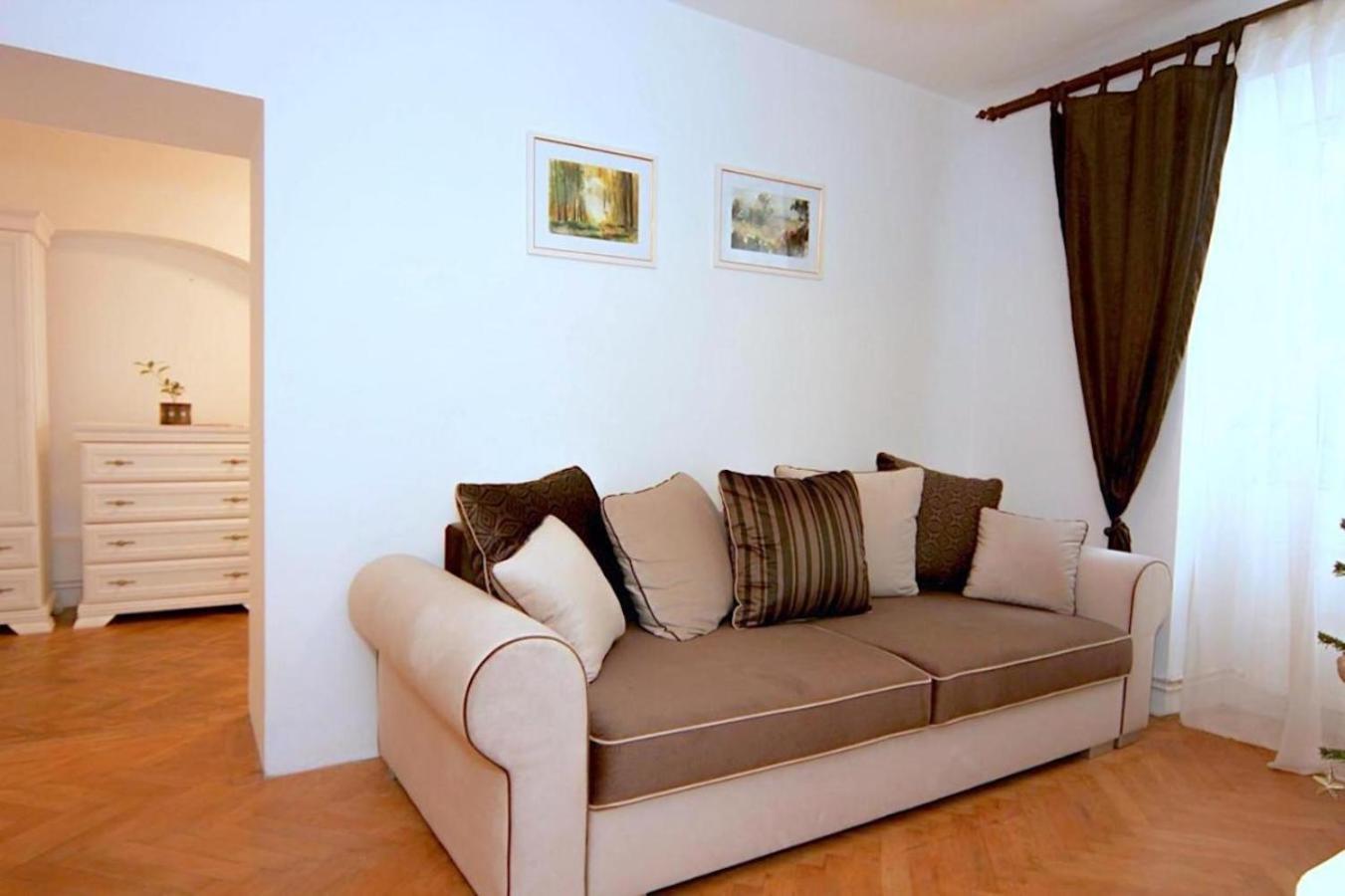 Valentina'S Apartment In City Center Braşov Extérieur photo